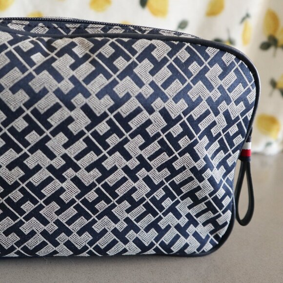 Tommy Hilfiger Crossbody Fabric Bag - Picture 4 of 13